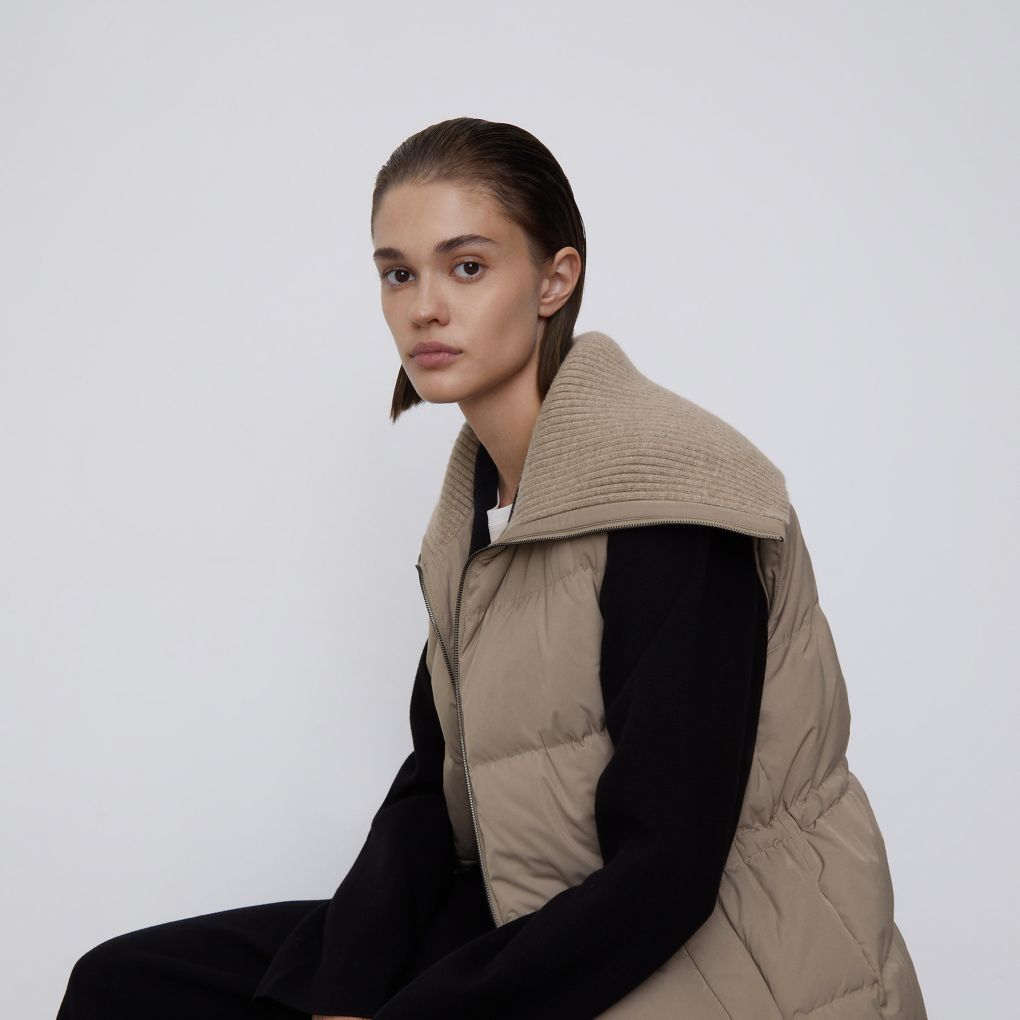 

Жилет Smooth & Soft 12 STOREEZ, Кофе с молоком
