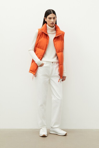 Жилет пуховый