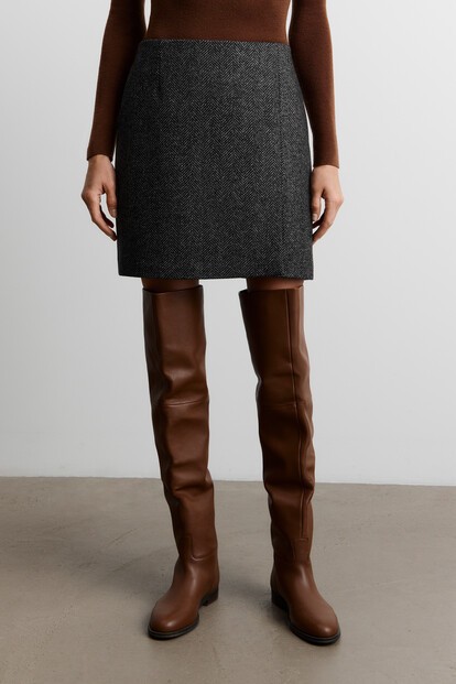 Жігіттер жалаңаш жігіттерді шешіндіреді Шұлықтар мен белбеулер порно видео