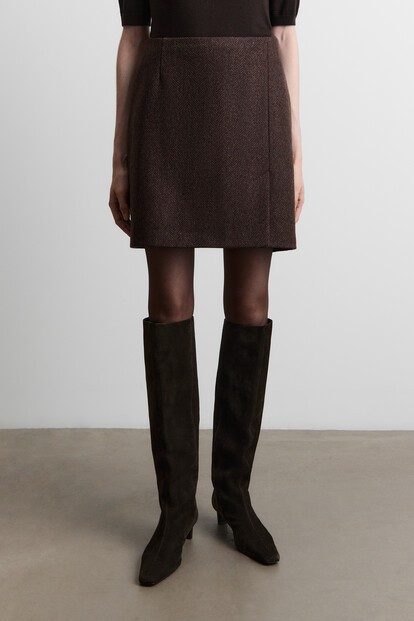 Нәпсіқұмар әтеш әйелдердің киімін киіп, трансвеститтің шұңқырын сорып алады. Чили кемпірқосақ секс