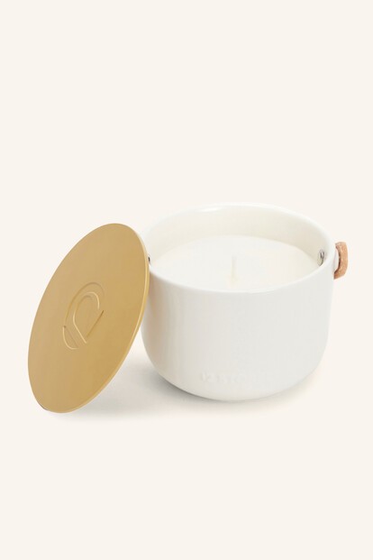 Свеча с ароматом бальзамина и кедра