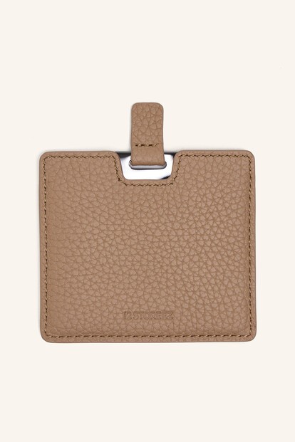 Зеркало в чехле 