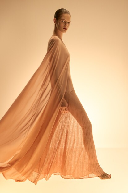 Платье Rare Rose с кейпом