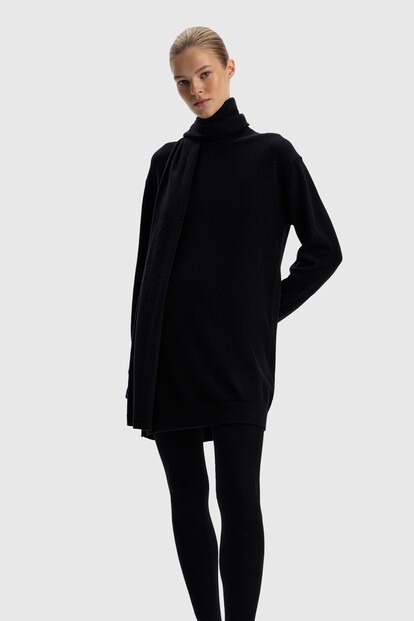 Платье с шарфом