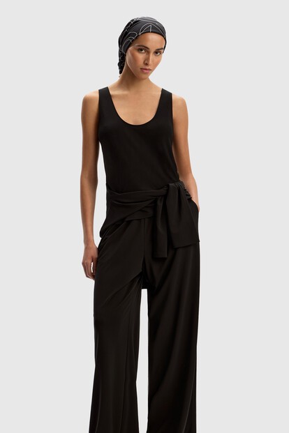 Топ с глубоким вырезом