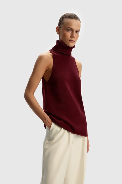 Топ с высоким воротником