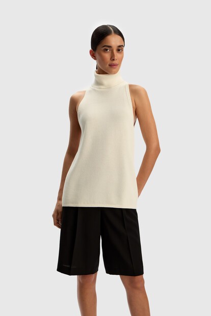 Топ с высоким воротником