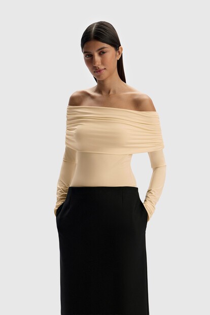 Топ с открытыми плечами