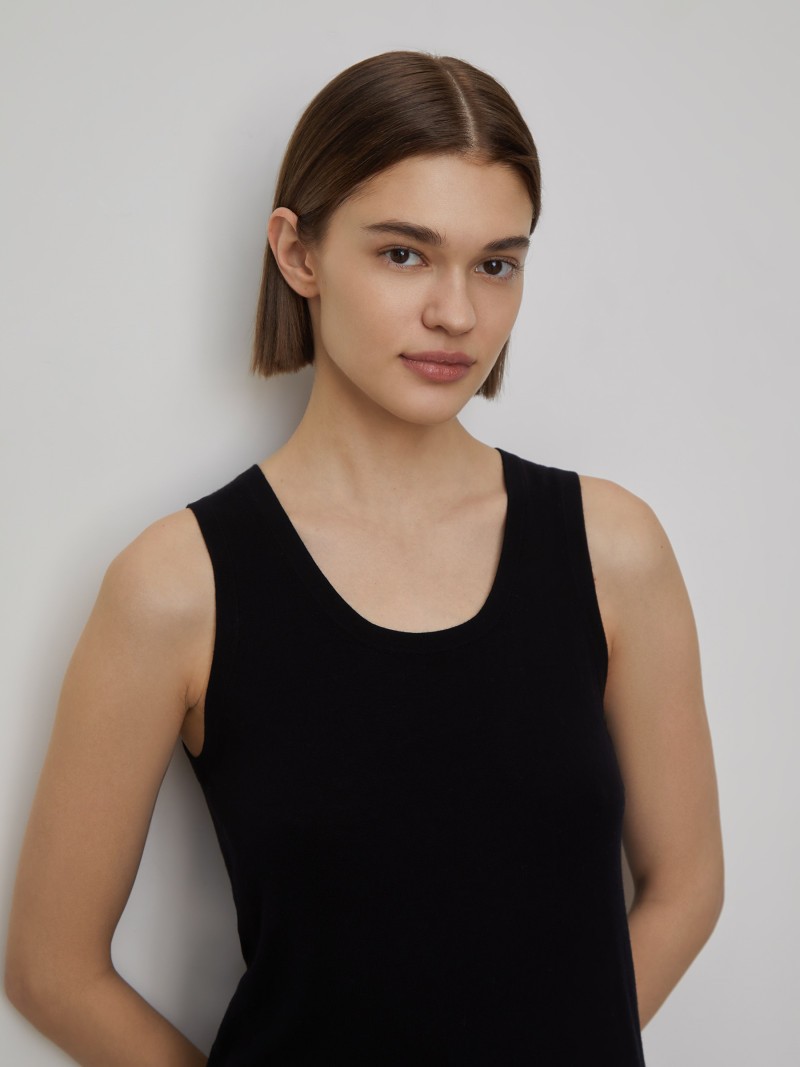 Минималистичный топ. Минималистичный топ. 12 storeez топ на бретелях. Clever комплект lset21-899. Белый топ прилегающий.