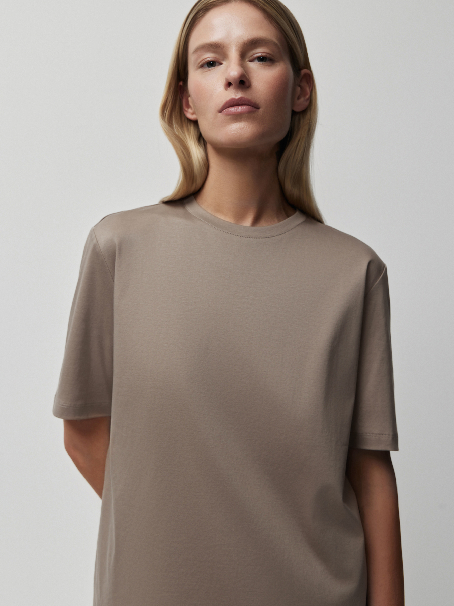 

Футболка Slim 12 STOREEZ, Кофе с молоком