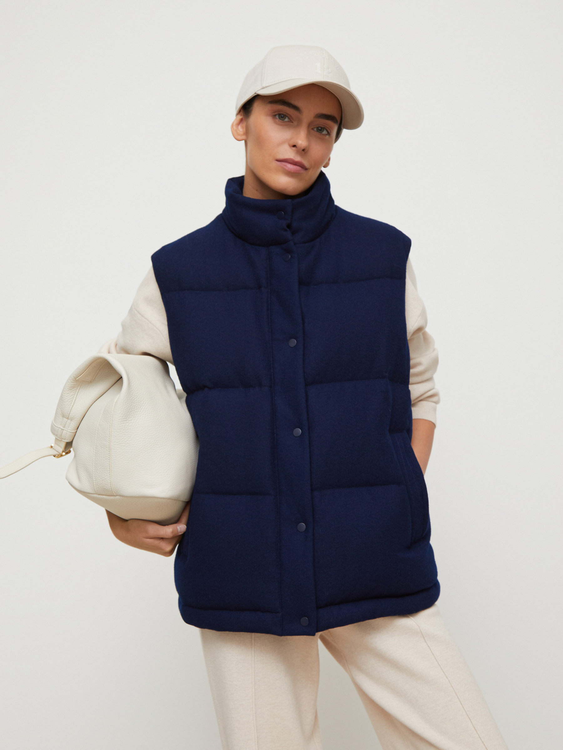 

Жилет-пуховик с капюшоном, Темно-синий