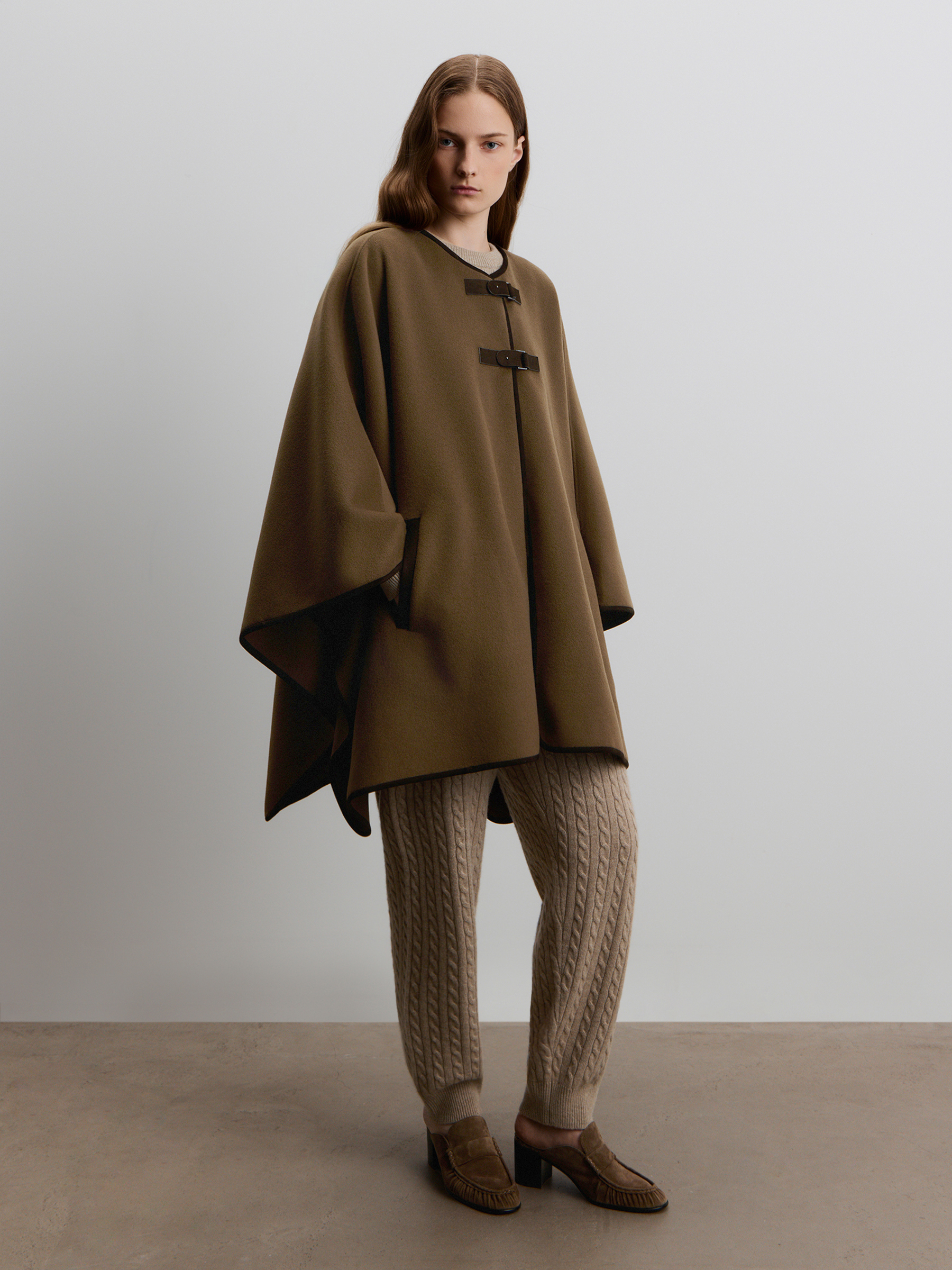 Кейп из шерсти мериноса 12 STOREEZ 65000₽