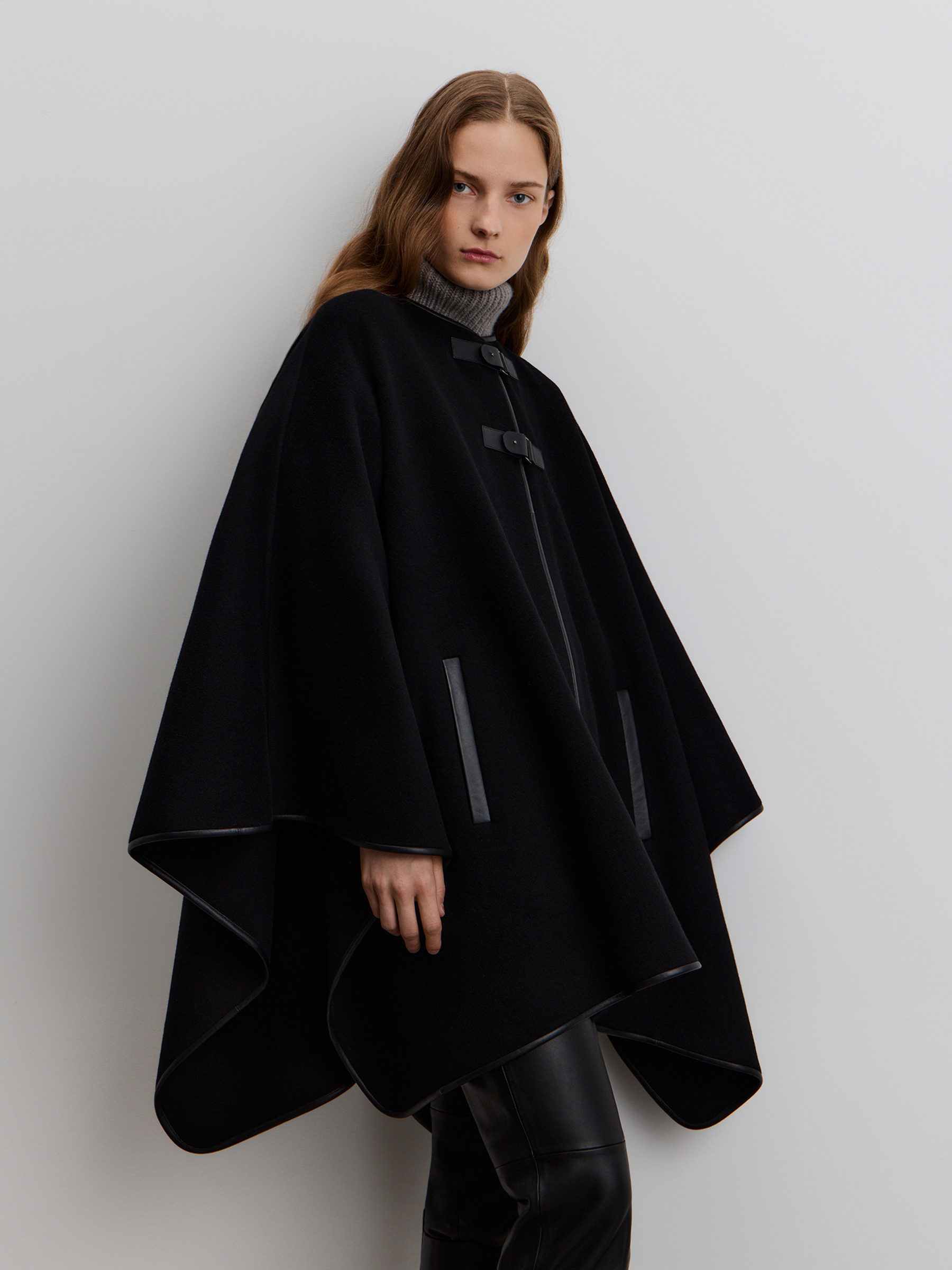 Кейп из шерсти мериноса 12 STOREEZ 65000₽