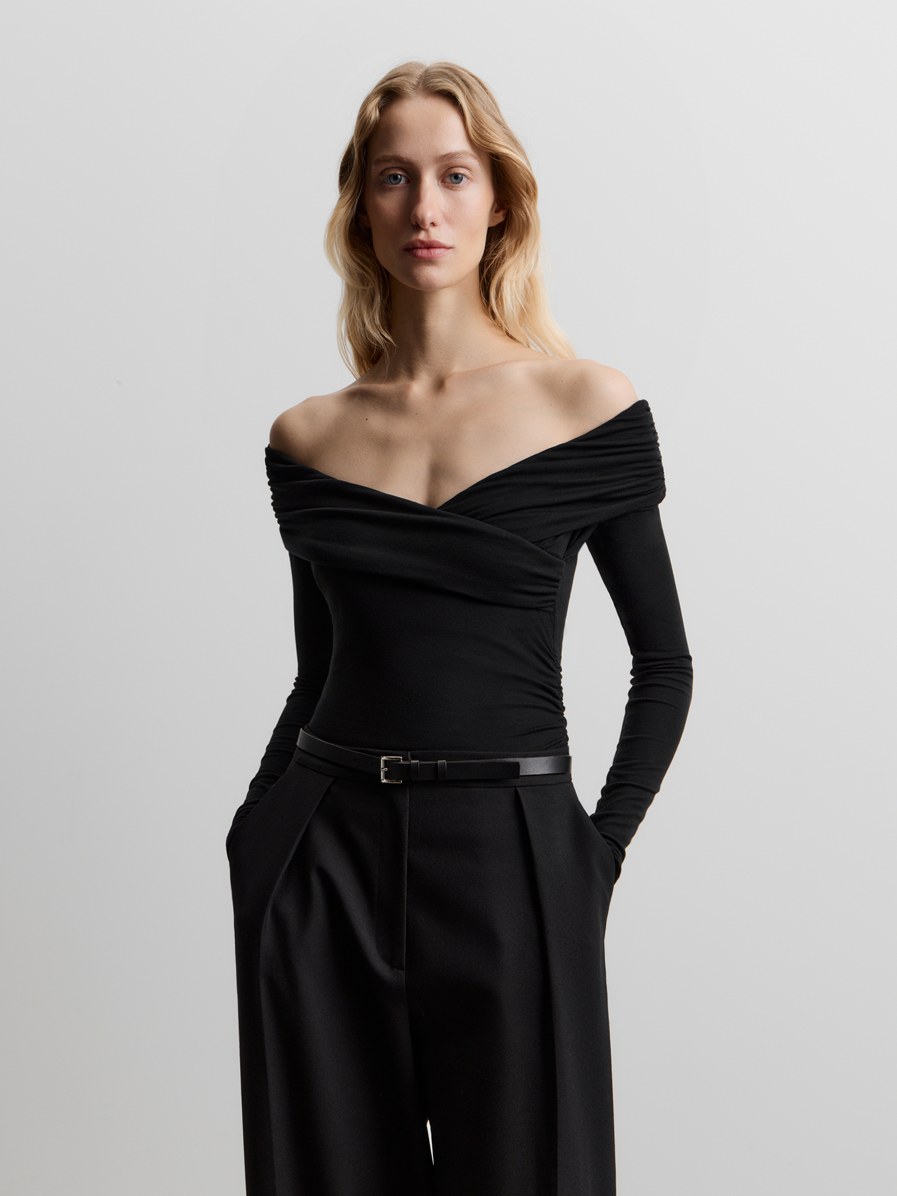 Топ с открытыми плечами 12 STOREEZ 9800₽