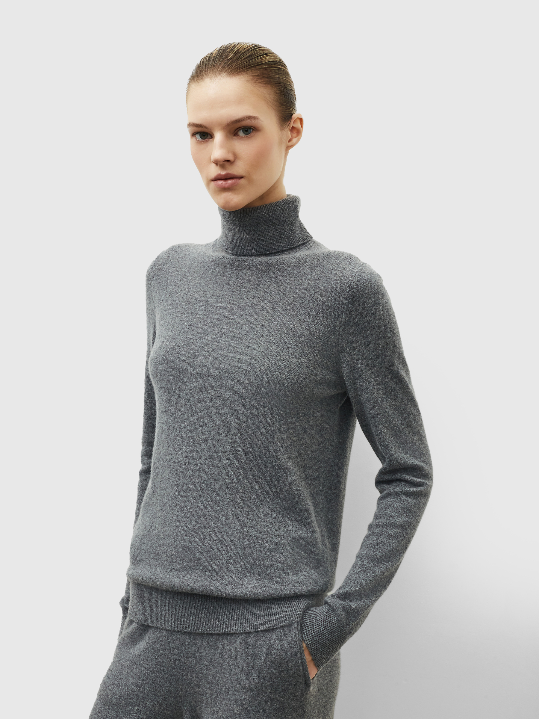 Водолазка из кашемира 12 STOREEZ 26000₽