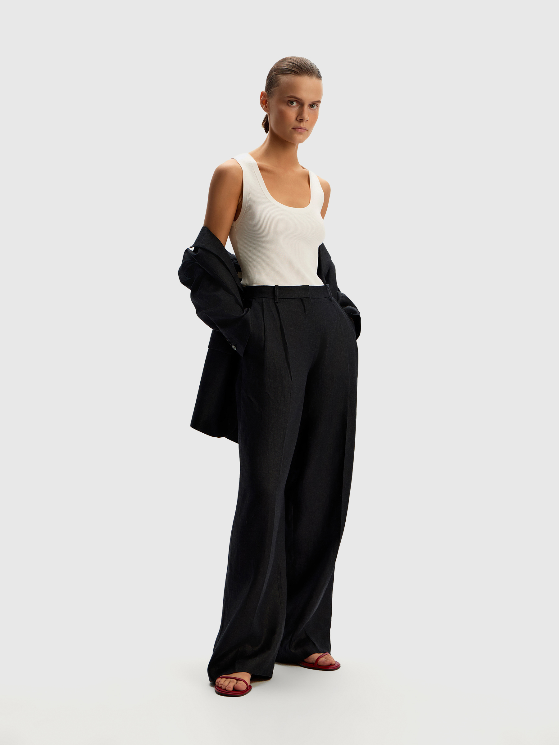 Брюки из плотного льна 12 STOREEZ 17000₽