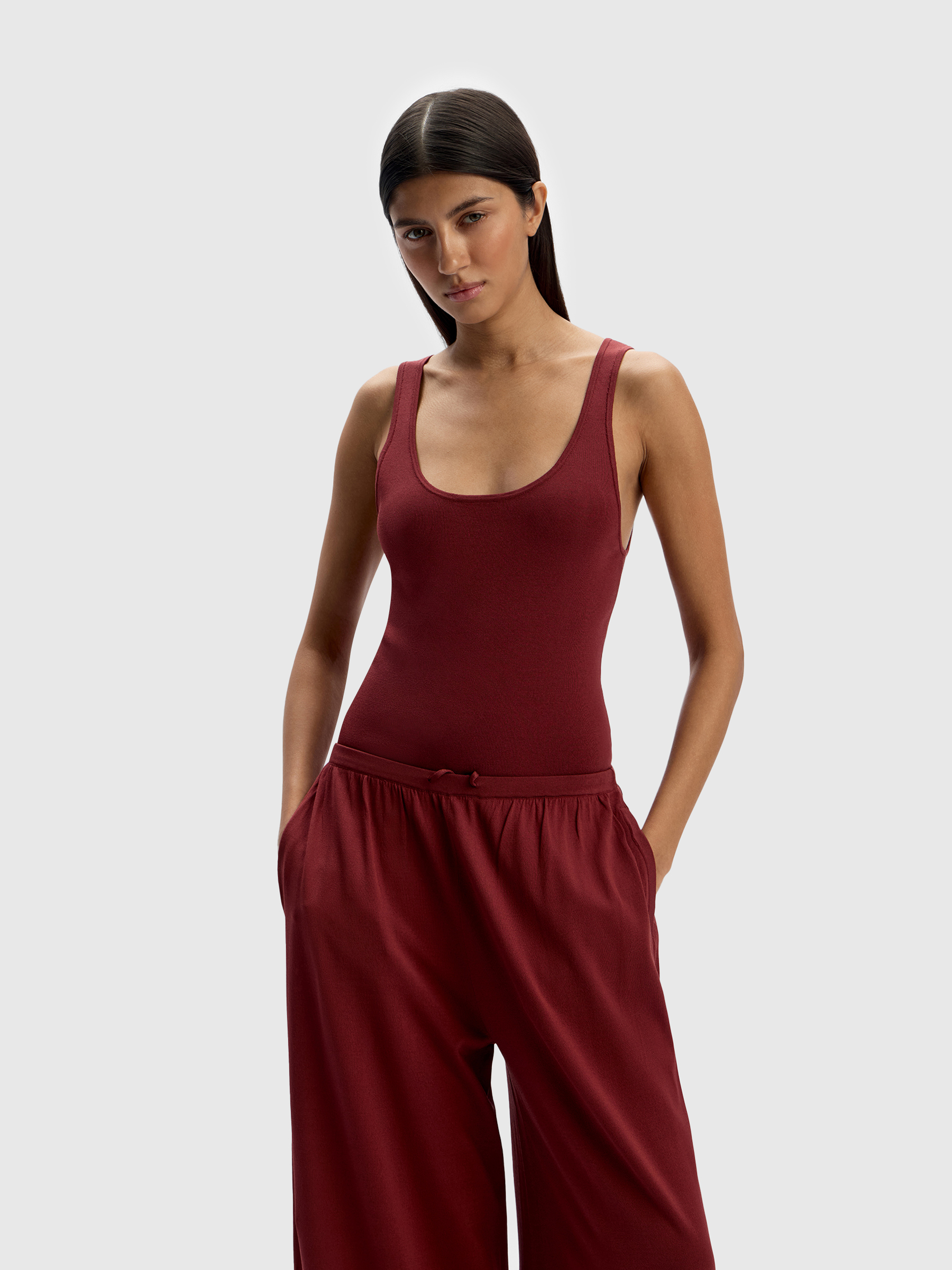 Топ с глубоким вырезом 12 STOREEZ 8800₽