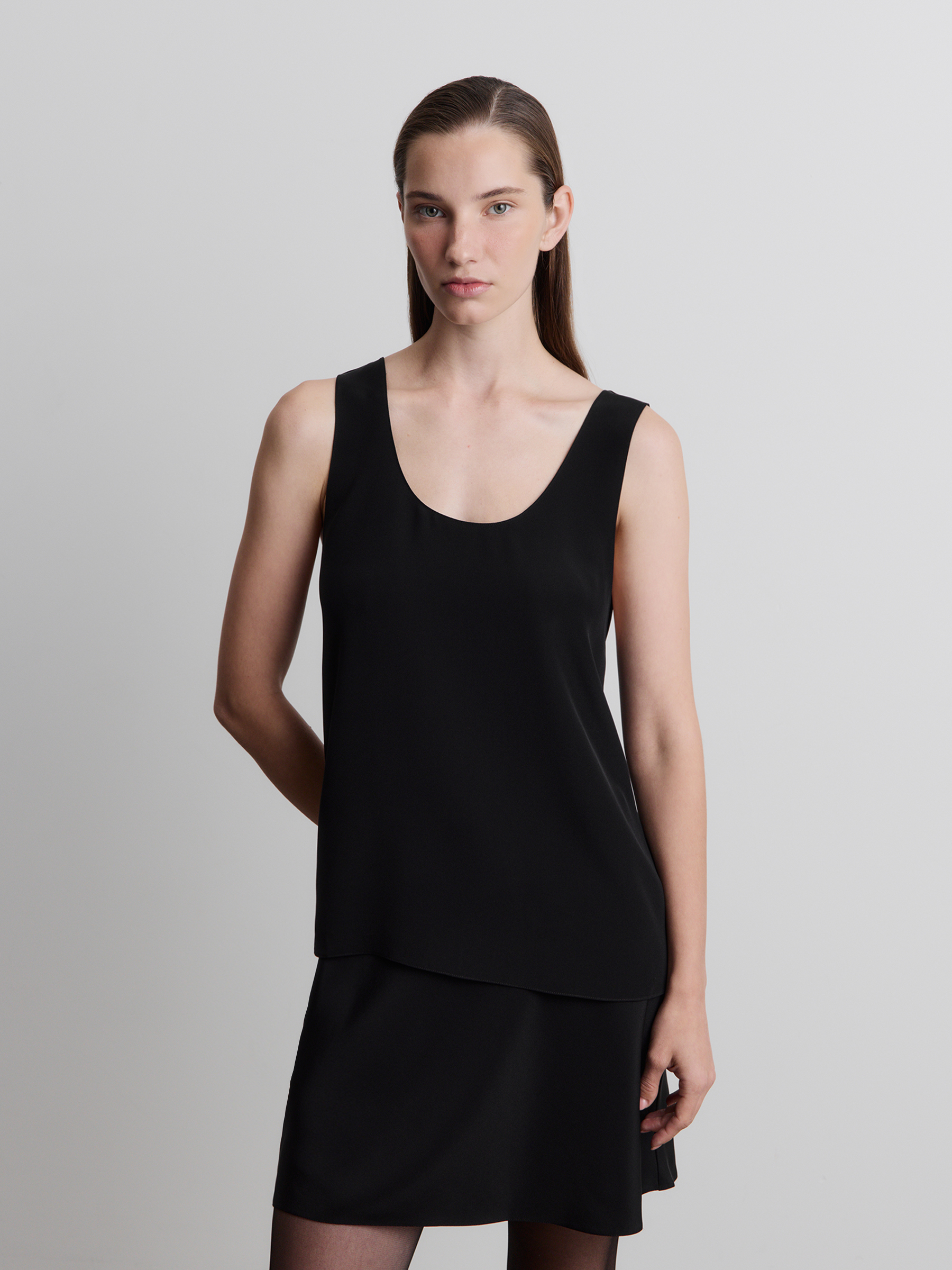 Топ из плотного шелка 12 STOREEZ 17000₽